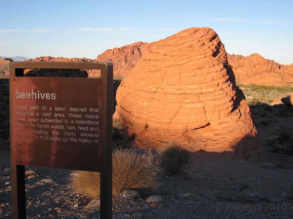 Las Vegas 2010 - Valley of Fire 0931.JPG - The 2010 Las Vegas Fire - Ice and Sweat Tour. Half Marathon, Red Rock Canyon, Mt. Charleston, Casinos, Valley of Fire.... and buffets!